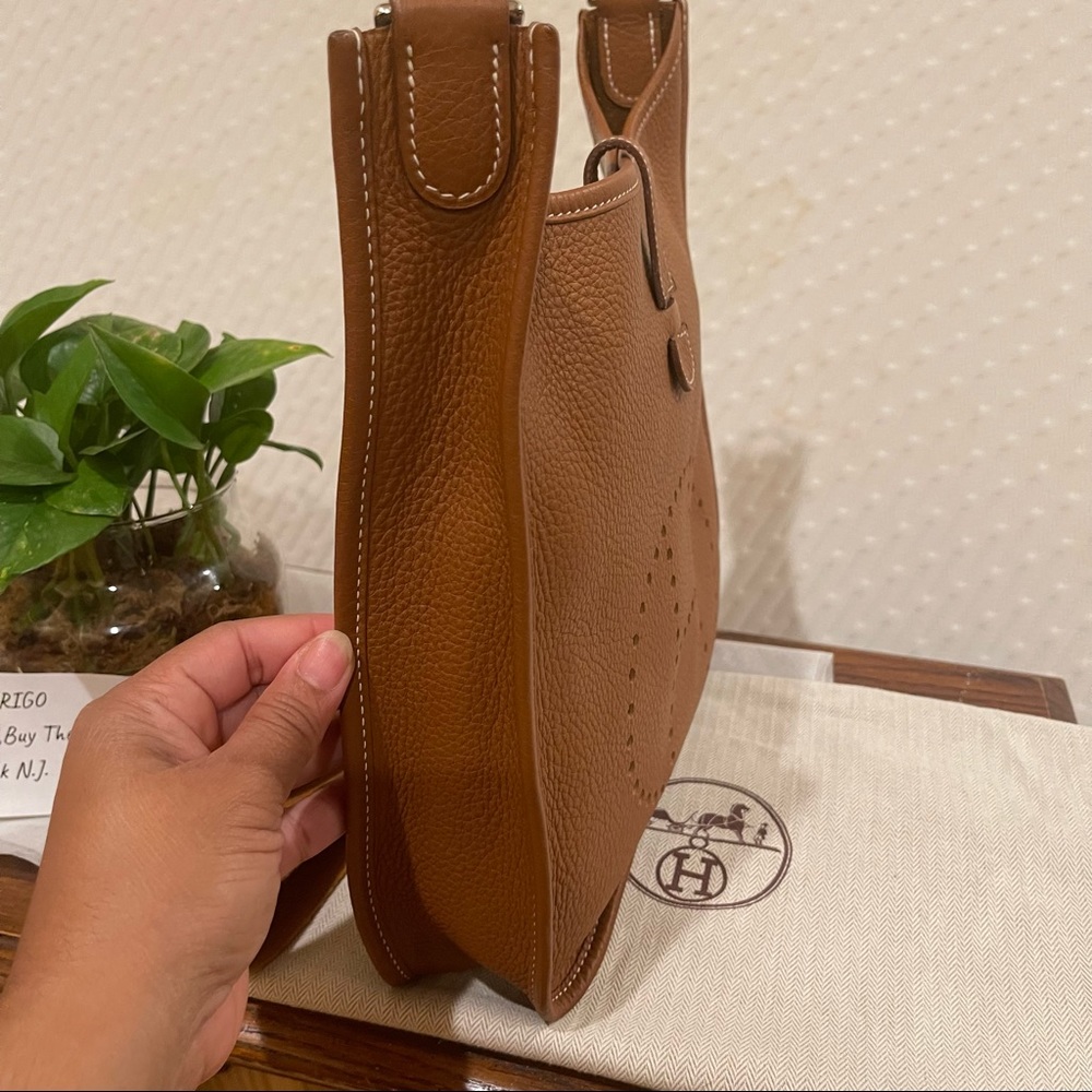 Authentic Hermés Evelyne III GM Crossbody Bag - Picture 11 of 13